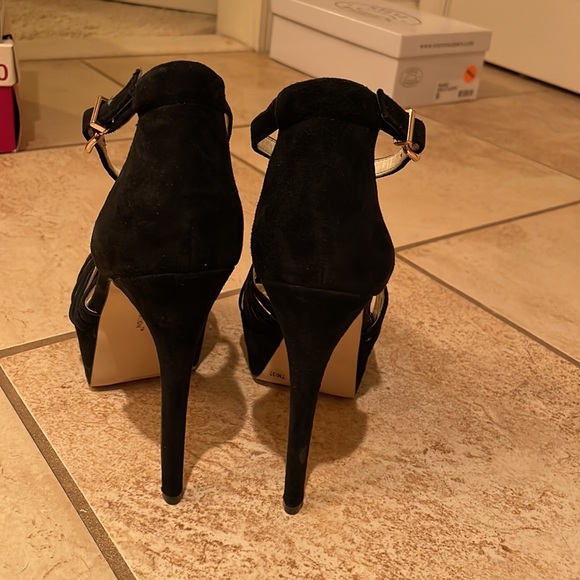 BCBGeneration Vixen in black kidsuede size 7. New, only worn to try on. - Picture 5 of 6